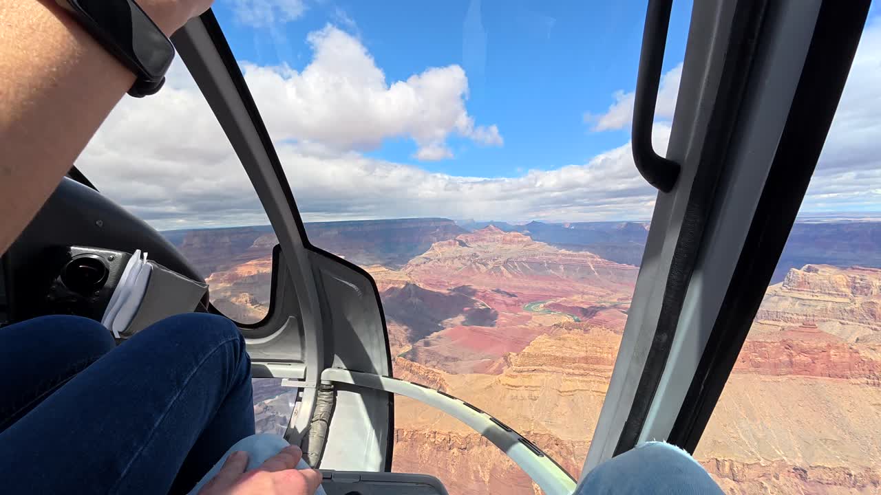 Vista mozzafiato del Grand Canyon da un elicottero