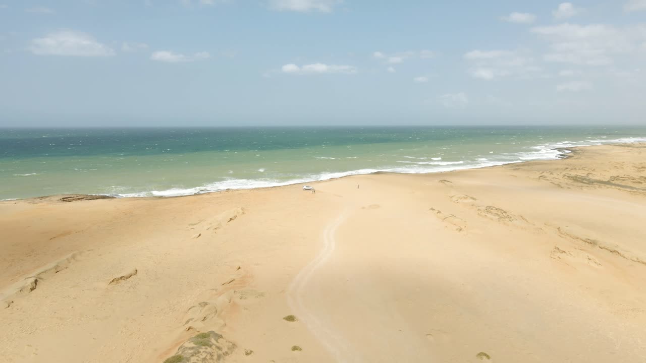 라 구아지라 해변, 카리브해, 콜롬비아, 공중 드론, 모래 해변, 빈 땅, 차분한 물