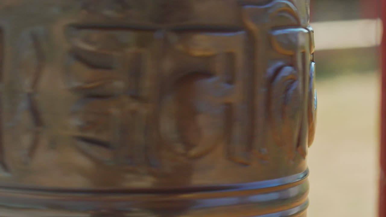 불교의 기도 바 ⁇ 가  ⁇ 은 날에 회전합니다.