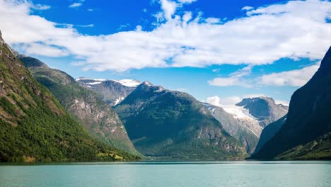 el lago lovatnet es una naturaleza hermosa noruega timelapse.