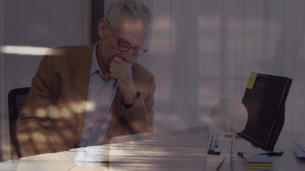 노트북을 사용하는 사업가의 애니메이션, 가속화 된 통근자가  ⁇ 고 있습니다.