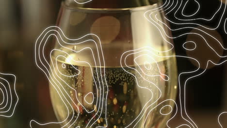 animación de líneas de contorno blancas que se mueven sobre el vaso de champán con bokeh