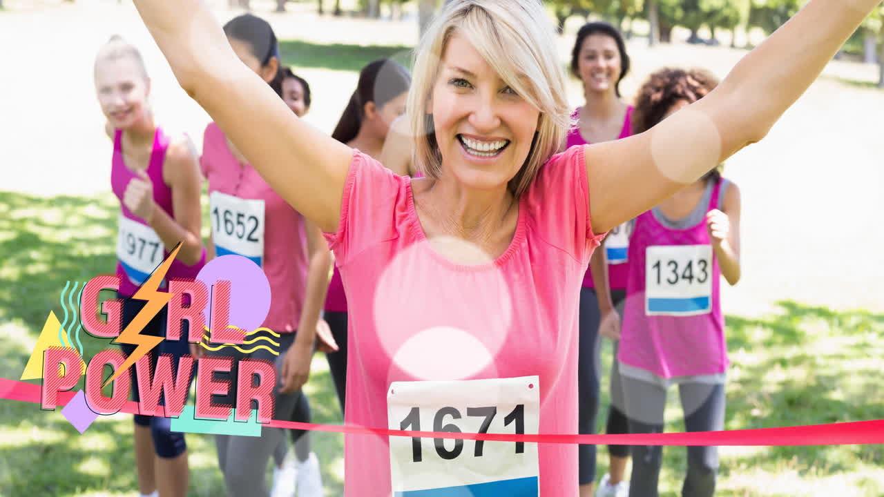 소녀 파워 텍스트의 애니메이션 다양한 그룹의 다양한 그룹의 웃는 여성