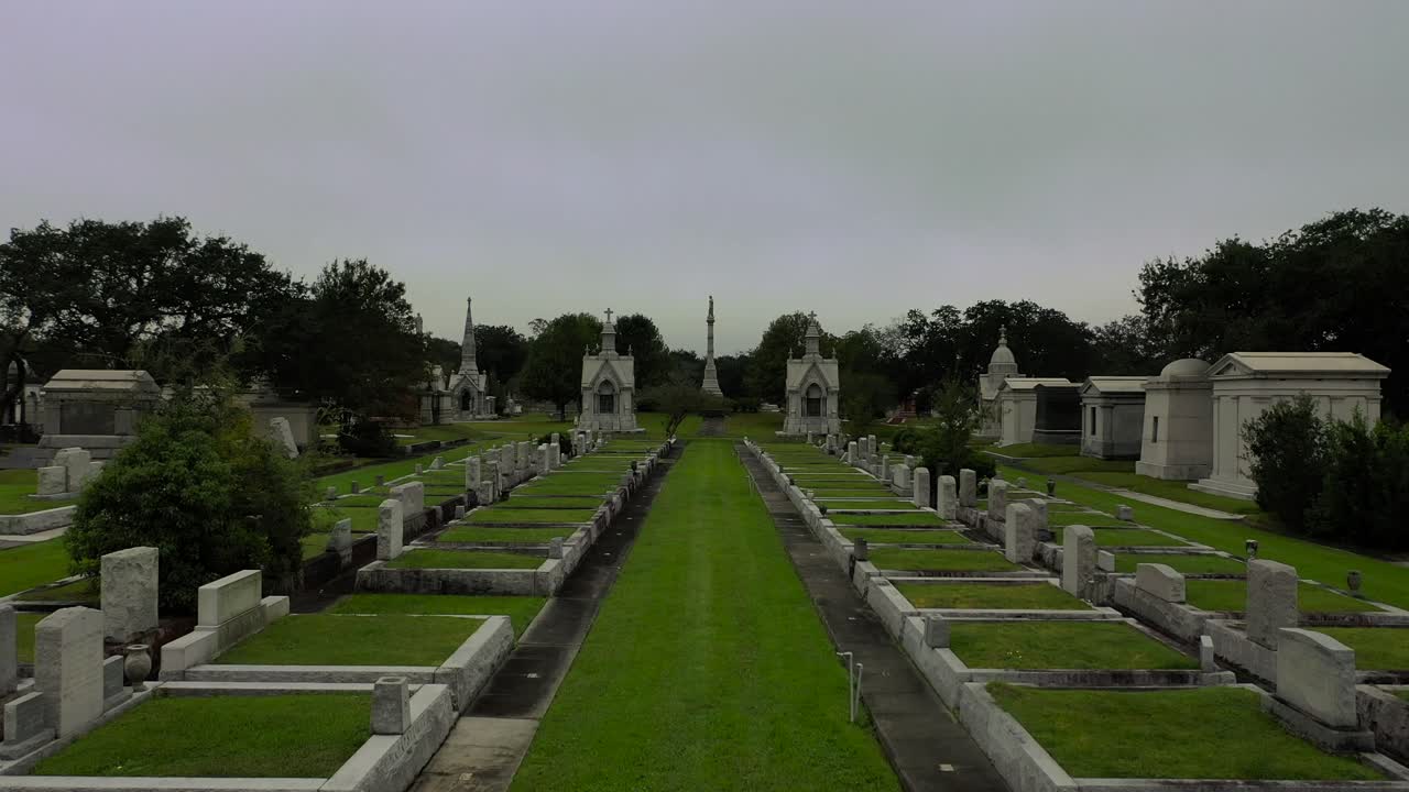 вид с воздуха на новоорлеанское кладбище