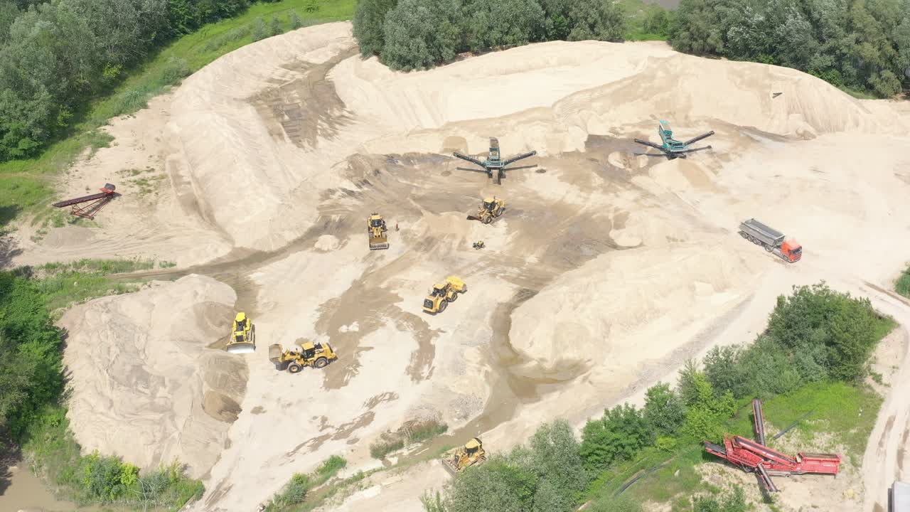 equipo industrial en el área minera