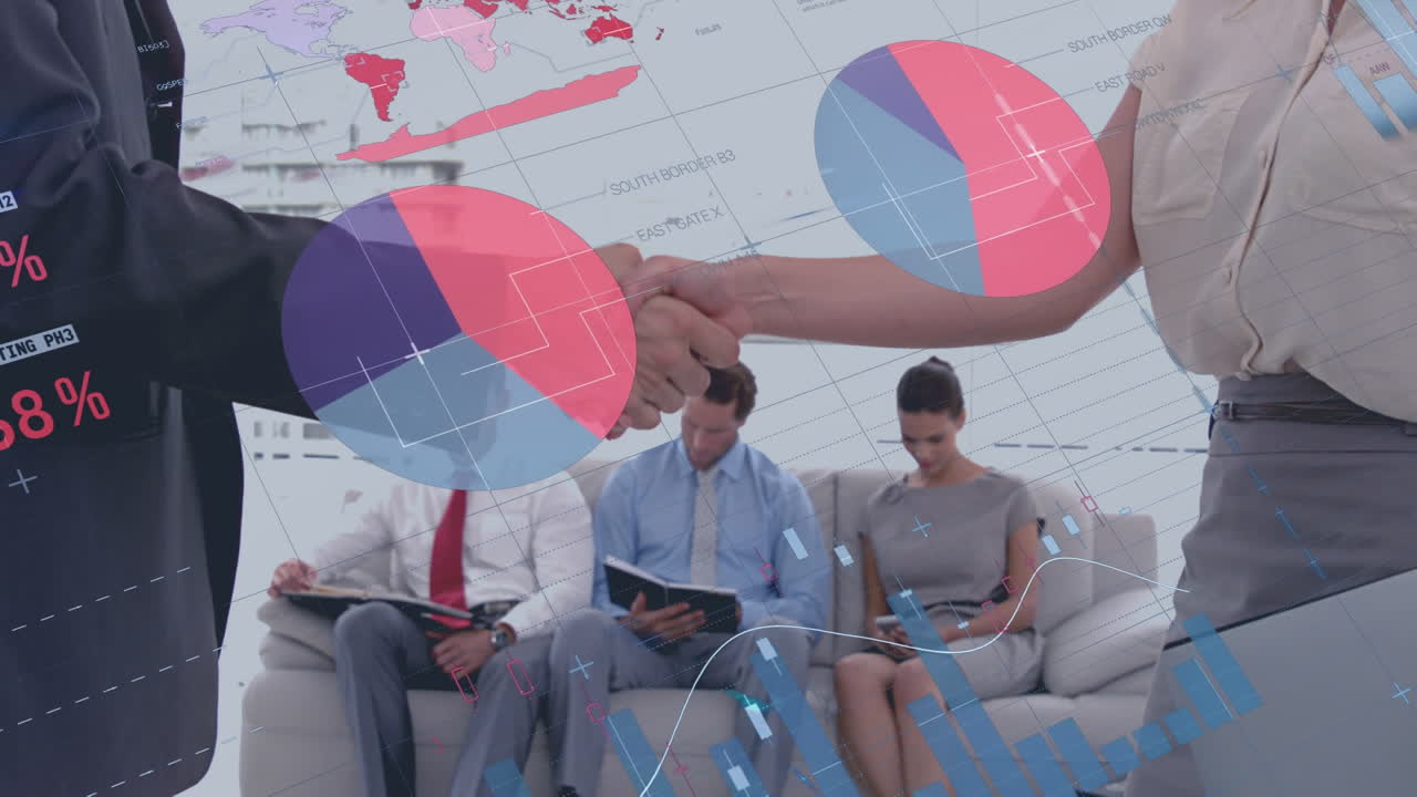 animación del procesamiento de datos financieros sobre diversas personas de negocios en la oficina