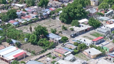 la tumba del cacique enriquillo en medio de las zonas residenciales de pueblo viejo, provincia de azua, república dominicana.