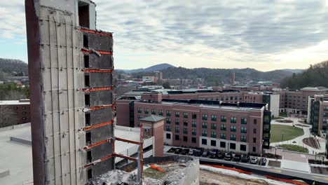 Abgerissenes-Wohnheim-Auf-Dem-Campus-Der-Appalachian-State-University-In-Boone-NC,-North-Carolina