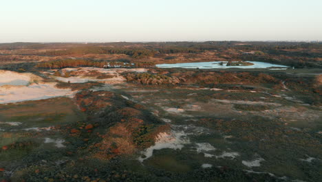 Vogelmeer-Dentro-Del-Parque-Nacional-Zuid-Kennemerland-En-Bloemendaal,-Holanda-Septentrional