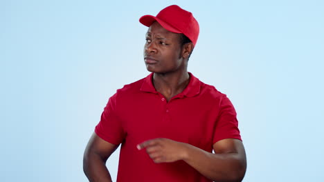 delivery guy, espacio o señalando para ofrecer