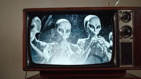 vintage tv showing aliens playing trumpets