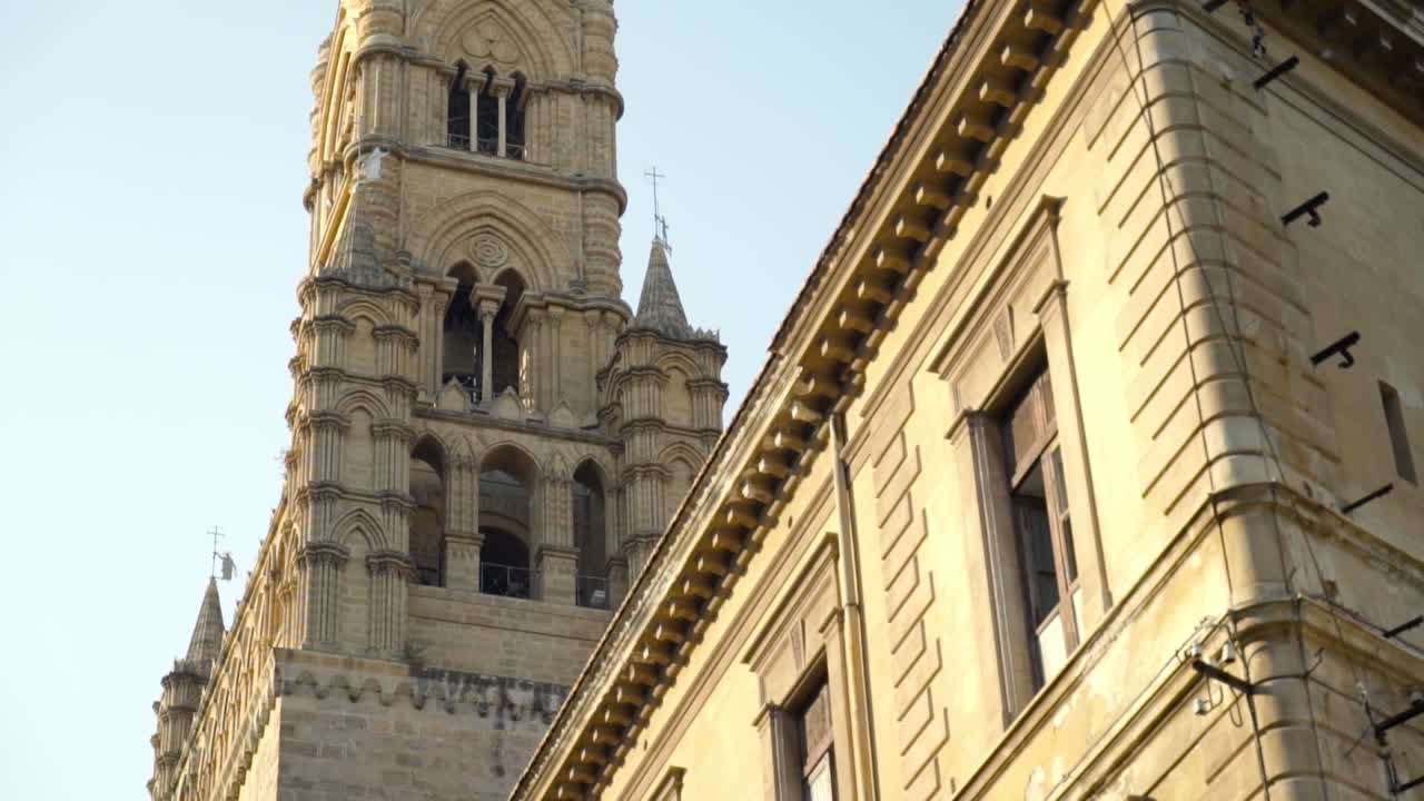Esterno di una cattedrale storica