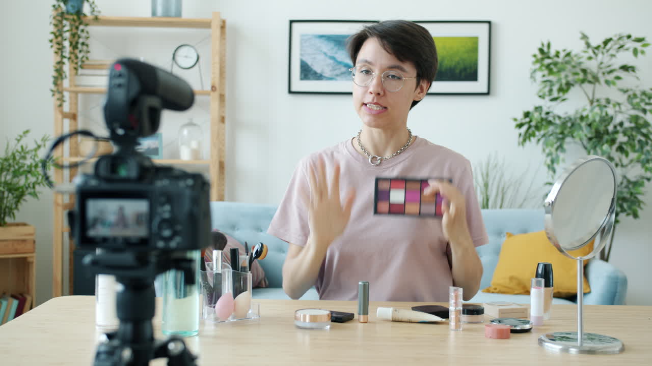 tutorial de maquillaje por un influyente de belleza