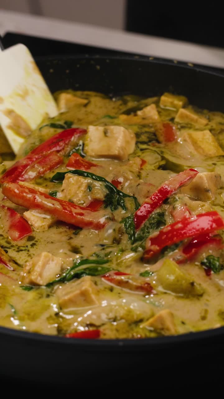 Tofu Green Curry with Red Bell Pepper and Spinach