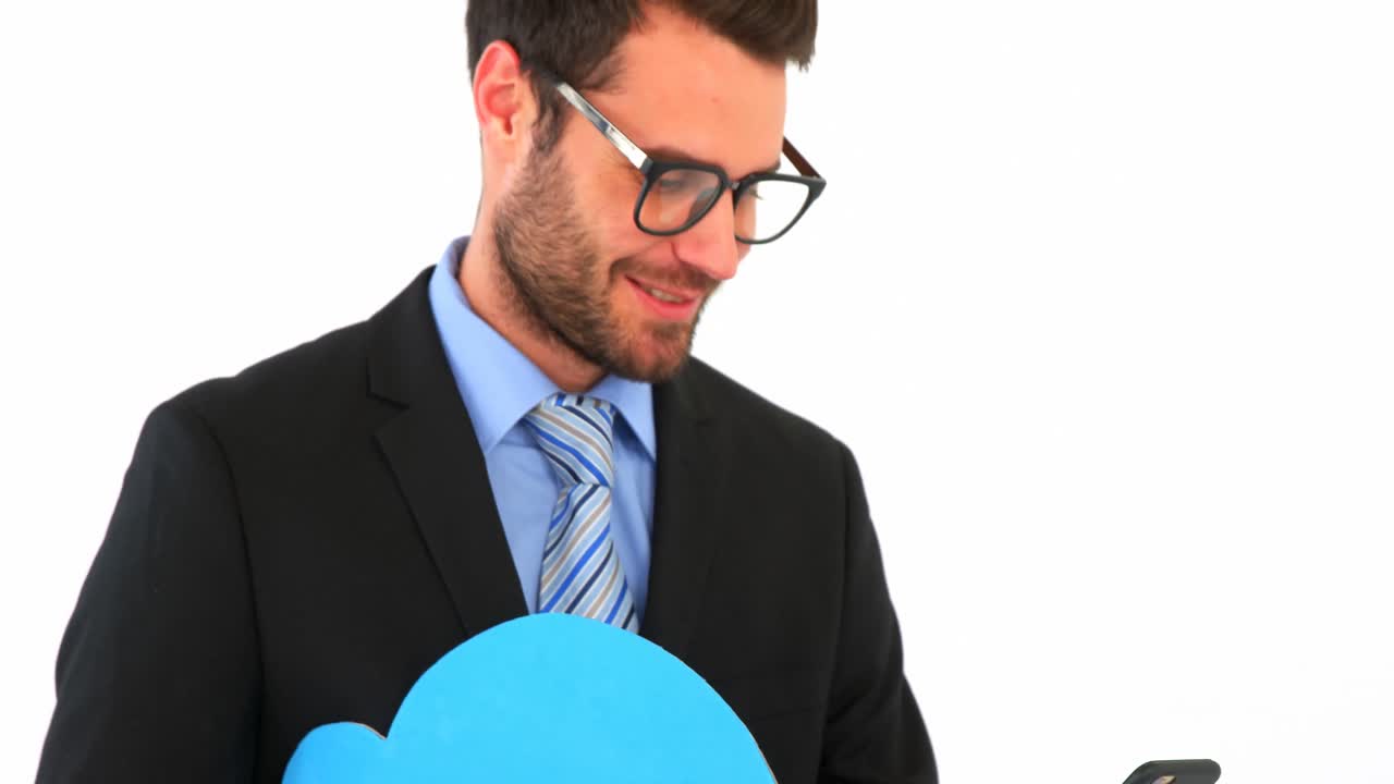 hombre de negocios enviando mensajes de texto en el teléfono móvil