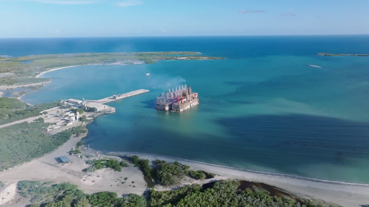 라이베리아의 떠다니는 발전소 선박, 카라데니즈 파워쉽 이렘 술탄, 공중