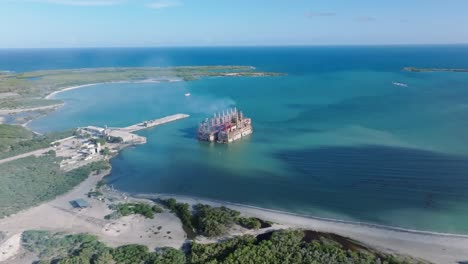 el buque de la planta de energía flotante de liberia, el buque de energía karadeniz irem sultan, aéreo