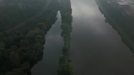 Morning-atmosphere-on-the-river