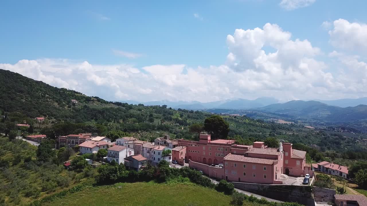 vista aérea de la vía lugana, san valentino, rieti, italia