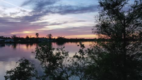 bayou de allemands al amanecer en louisiana