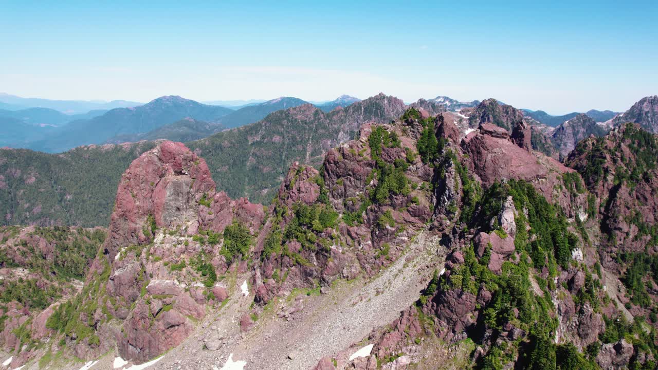 들쭉날쭉 한 산맥 주위를 회전 - mackenzie range, vancouver island, bc, canada