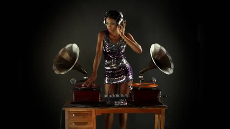 mujer baila dj 20