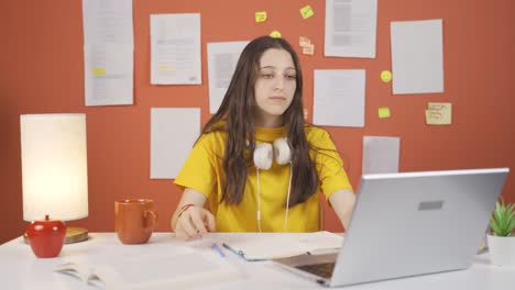 una niña que se siente incompetente.