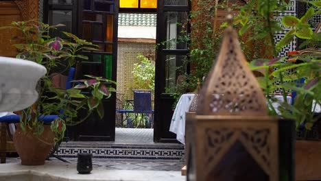 Imágenes-En-4k-Del-Interior-De-Un-Riad-En-La-Medina-De-Fez