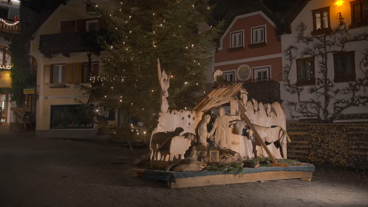 Video girato in Europa in Austria, dalla città di Hallstatt, sul lago.