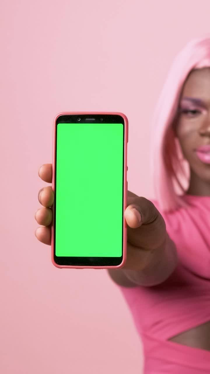 Mobile held by a african transgender person
