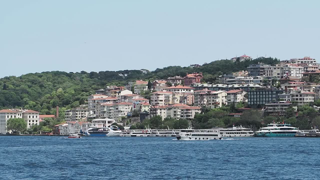 Skyline di Istanbul sul Bosforo