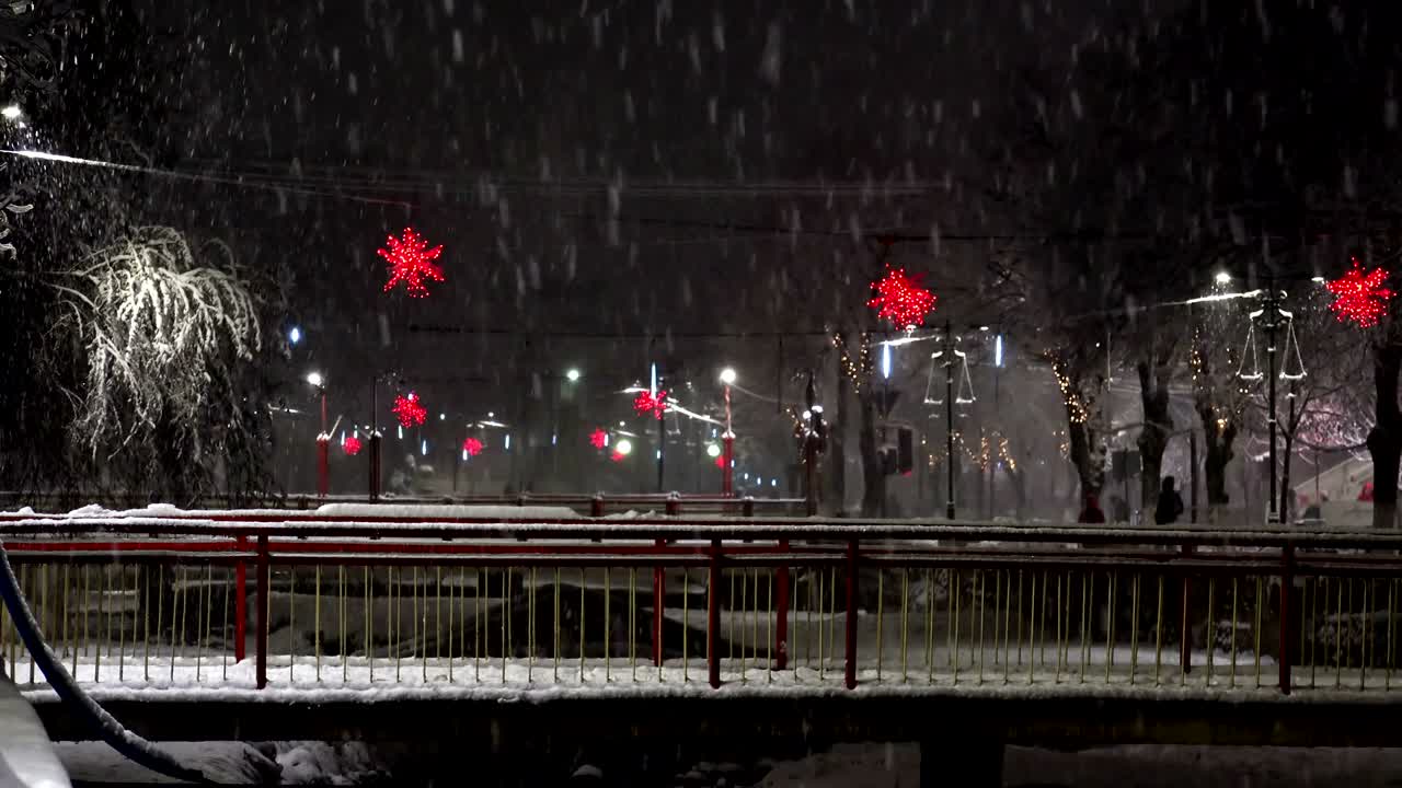 배경 도시 저녁 눈이 내리는