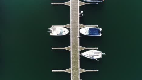 Boote-Im-Hafen-Von-Baiona,-Draufsicht