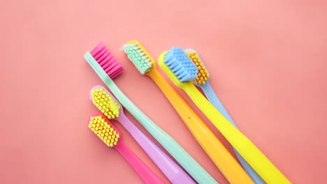 cepillos de dientes de colores