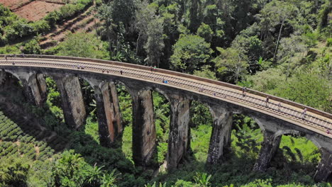 Vista-Lateral-Del-Puente-De-Nueve-Arcos-En-Sri-Lanka