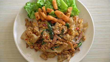 Stir-fried-noodle-with-minced-chicken-and-basil---Asian-food-style