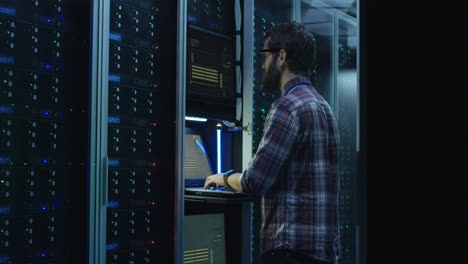 it professional working with servers in a data center