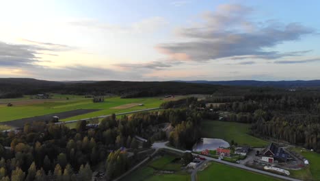 Imágenes-Aéreas-Sobre-Campos-Y-Bosques-En-Suecia