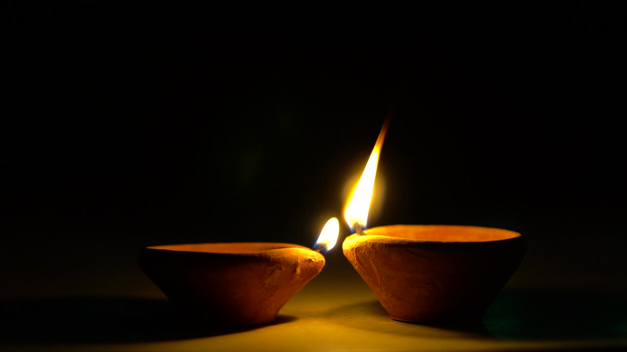 ディワリ・ディヤ(オイルランプ) ディヴァとも呼ばれる