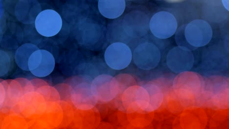 el fondo abstracto de la noche está desfocado con un bonito bokeh. luces de navidad borrosas bokeh. panorámica a través del borrón.