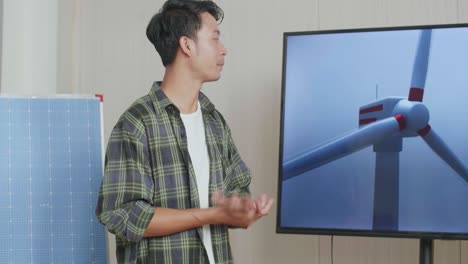 experto que discute las tecnologías de energía renovable