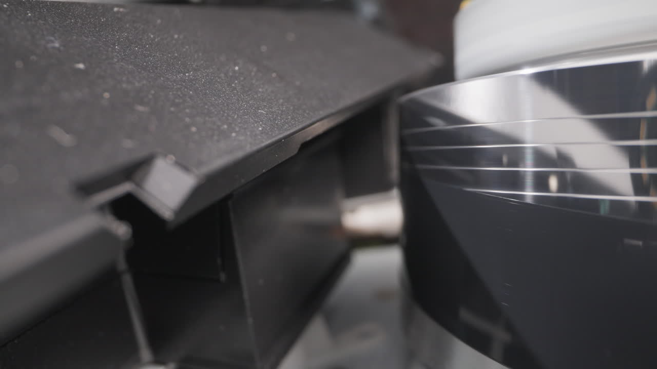 el mecanismo de grabación de cinta de video opera una vista muy cercana.