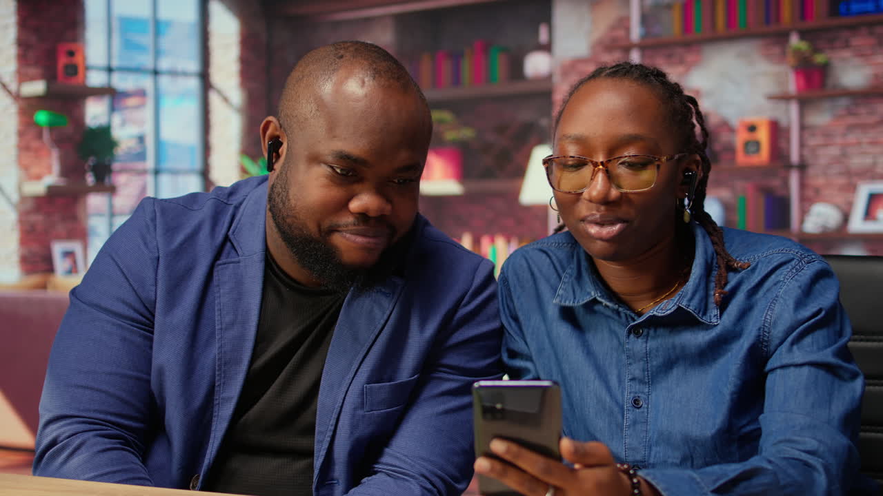 Man and woman sit at the desk discussing freelance strategies