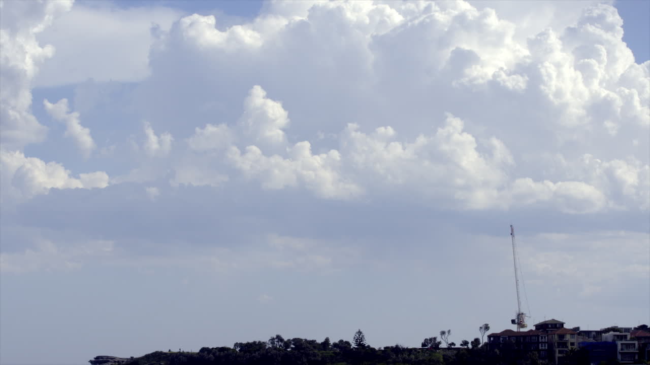 타임 스: 하늘을 가로질러 움직이는  구름