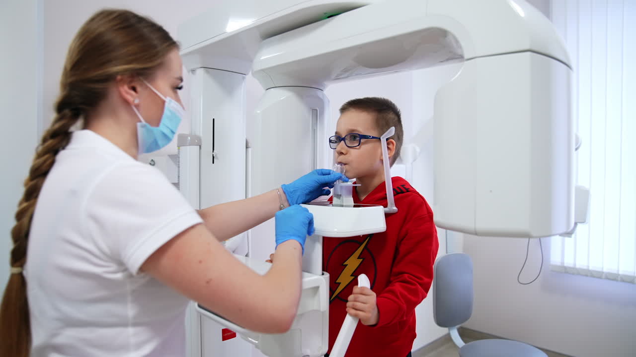 Procedimento de Radiografia Dentária com Paciente Infantil