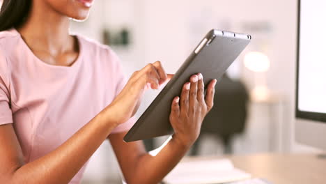 oficina, tableta y manos de mujer trabajando