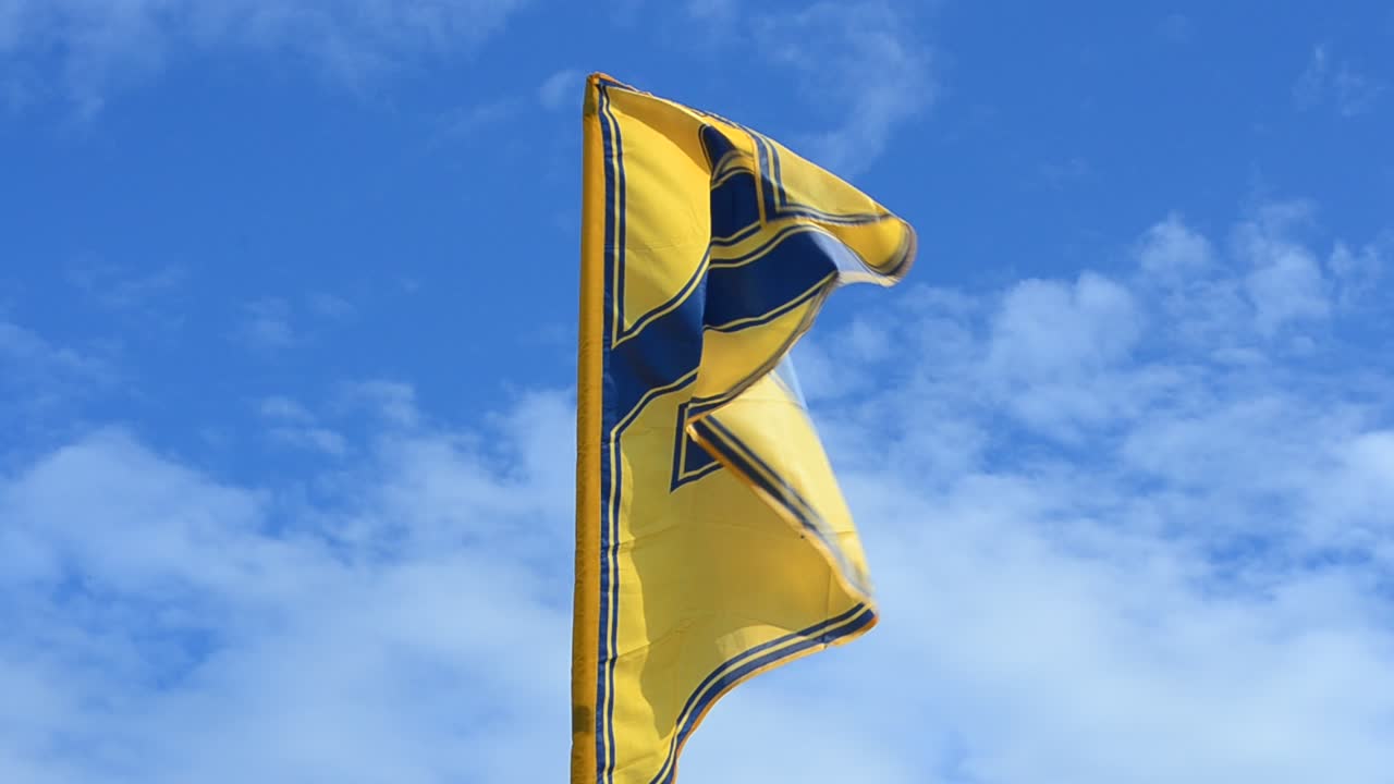 Bandiera del reggimento "Azov". Esposizione pubblica di equipaggiamento militare, armi e celebrazione del 2° anniversario della creazione del reggimento "Azov"