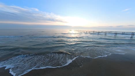 Muelle-De-Acero-De-Estructura-Ligera-En-La-Playa-De-Rimini-En-Italia