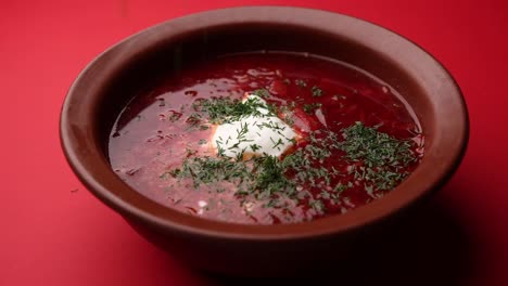 un tazón de sopa de borscht ruso