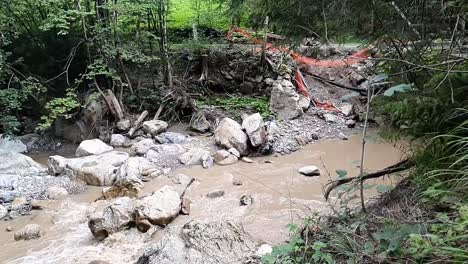 Río-Devastador-En-Cámara-Lenta